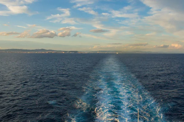 Rear View Ship Sea Waves Foam Blue Sea Water Rear — Stock Photo, Image