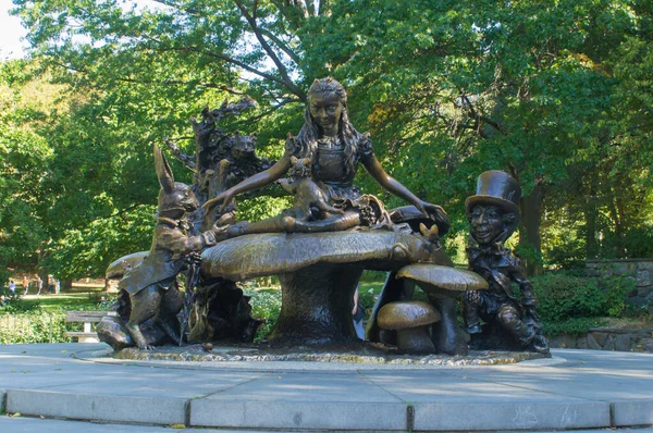 Central Park, New York 'taki Alice Harikalar Diyarında heykeli