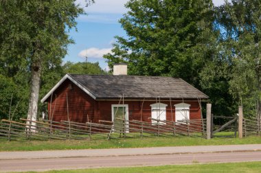 Falu kırmızı döken