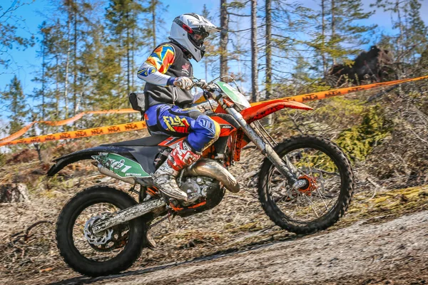 Campeonato Norueguês de 2015 Ytre Enebakk, um dos pilotos em sua moto enduro — Fotografia de Stock
