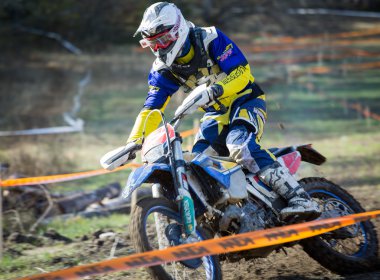 Norveç Şampiyonası 2015 YSTW Enebakk, onun enduro motosiklet üzerinde sürücülerden biri