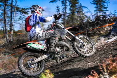 Norveç Şampiyonası 2015 YSTW Enebakk, onun enduro motosiklet üzerinde sürücülerden biri