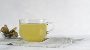 Cam bardakta et kemiği çorbası ve cam haykırışlarda kemikler. Kemikler kolajen içerir, eklemler için iyidir. Kolajen vücudu amino asitlerle doldurur. Sağlıklı beslenme. Boşluğu kopyala.
