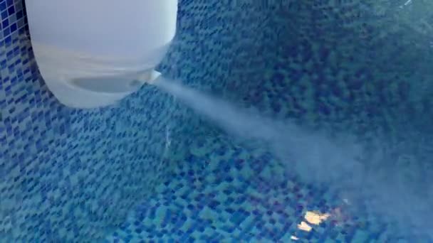 Controcorrente per la piscina. Idromassaggio. Flusso artificiale. Flusso d'acqua. — Video Stock