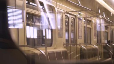 St Petersburg, Rusya 'da bir metro treni, 21.09.2021.