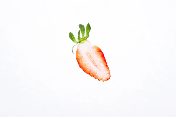 健康的な新鮮な果物をスライスしました。イチゴのリング — ストック写真