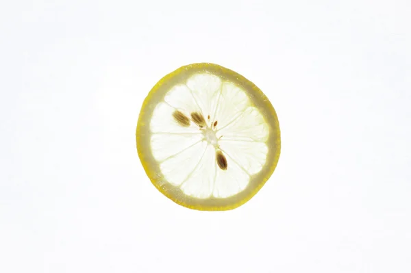 Diiris buah segar yang sehat. Cincin lemon — Stok Foto