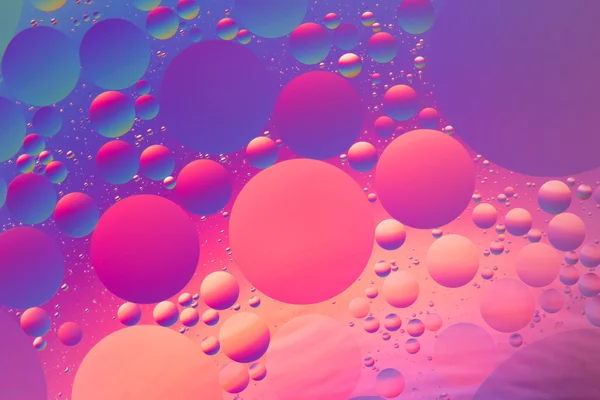 Óleo psicodélico e água abstrata em roxo, laranja, vermelho e azul — Fotografia de Stock