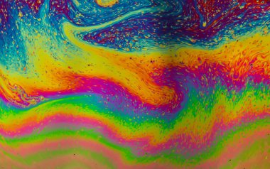 Sabun köpüğü yüzeyinde oluşan desenler