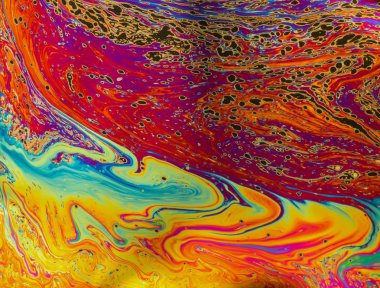 Sabun köpüğü yüzeyinde oluşan desenler