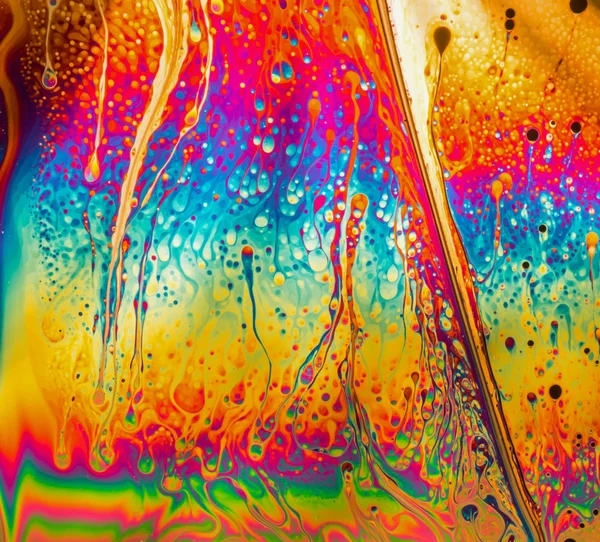Psychedelic soyut sabun köpüğü tarafından ışık yansıtan kurdu