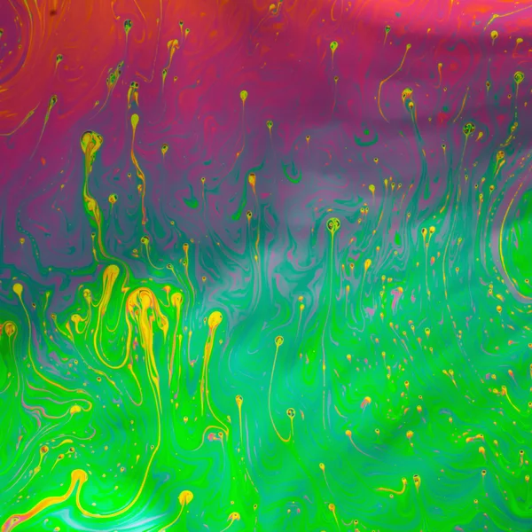 Psychedelic soyut sabun köpüğü tarafından ışık yansıtan kurdu