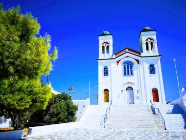 Yunanistan 'ın Paros adasındaki Naousa kentindeki güzel Yunan ortodoks katedrali / kilisesi / şapeli