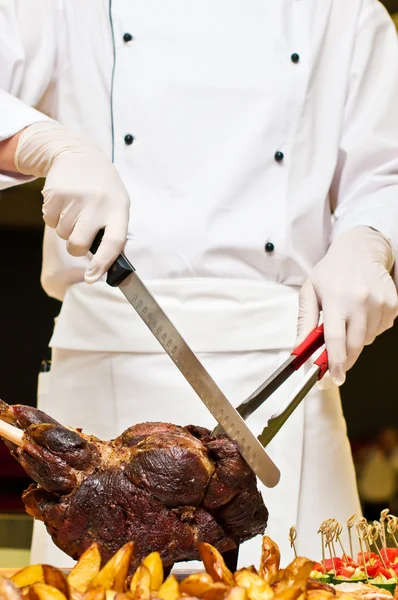 Kızarmış pirzola jambon yemek