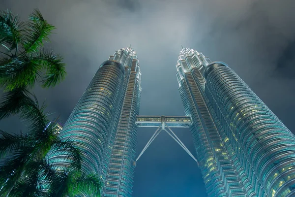 Kuala Lumpur 'daki Petronas İkiz Kuleleri manzarası. 