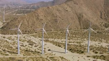 Enerji üreten Rüzgar türbinleri