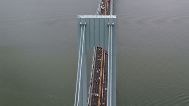 Tiro de vehículos en el puente — Vídeos de Stock