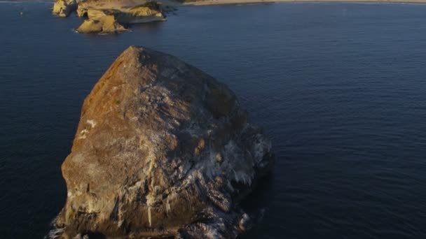 干し草の山の岩の空撮 — ストック動画