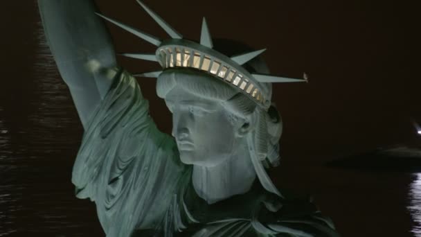 Statue of Liberty at night — Stock Video