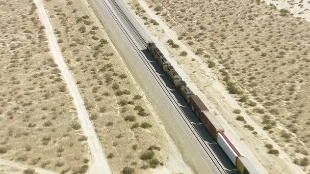 Tren en el desierto de Mojave — Vídeos de Stock