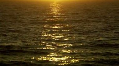 Gün batımında Pasifik Okyanusu