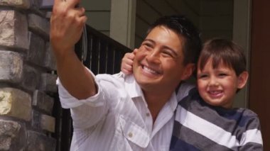 Baba ve oğul portresi al