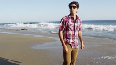 kumsalda yürümek çift