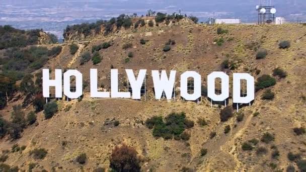 Luchtfoto van de Hollywood sign — Stockvideo