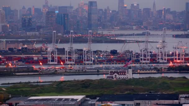 Muelles de Nueva York al atardecer — Vídeo de stock