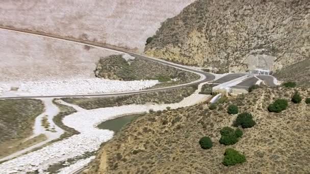 Tiro aéreo da barragem — Vídeo de Stock