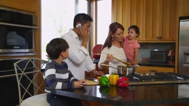 Family in kitchen together — Stock Video