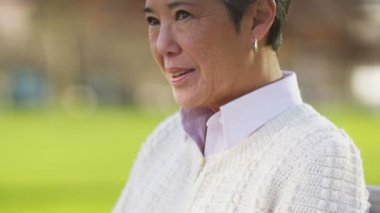 Asyalı kadın kıdemli
