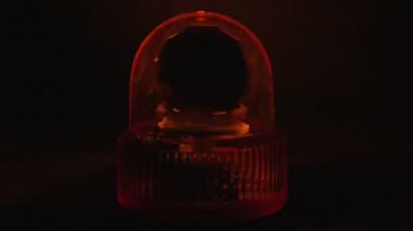 Yanıp sönen turuncu ışık