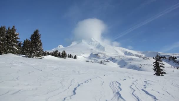 Хмари над капотом Mt. — стокове відео