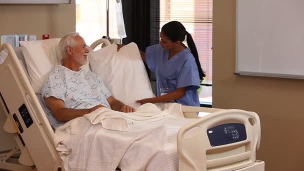 Nurse checks patient — Stock Video