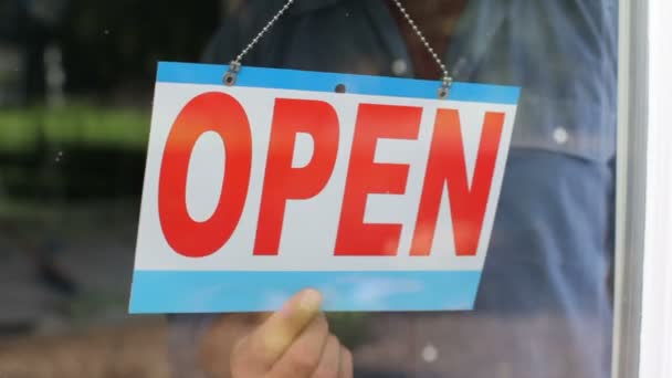 Business owner turns sign from open to closed — Stock Video