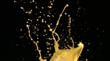 Sarı boya splattering