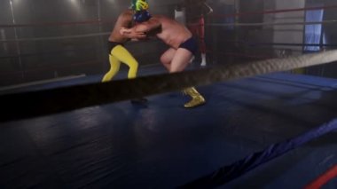 Maskeli adam güreşi