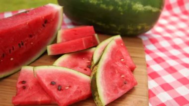 Elimi tut dilim karpuz