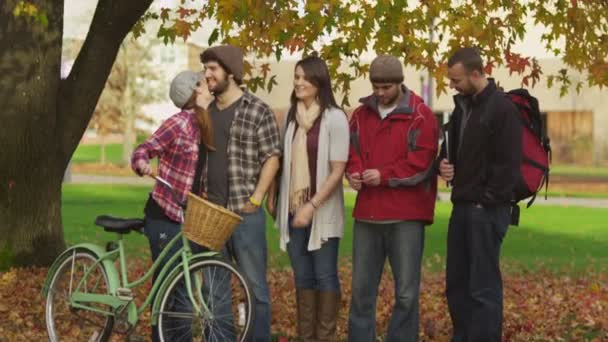 Retrato de los estudiantes en el Campus — Vídeo de stock