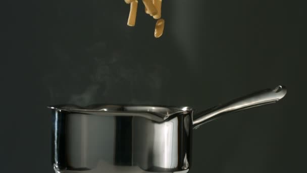 Rigatoni pasta falling in pot — Stock Video