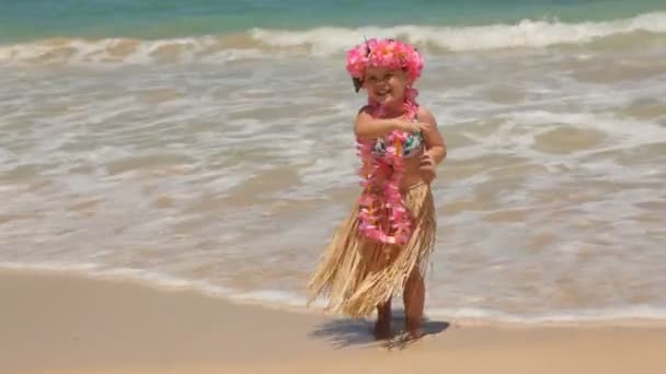 Ragazza in costume da ballo hula — Video Stock