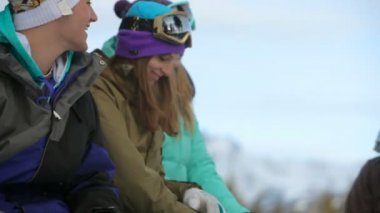Snowboard yamaçlarda grup