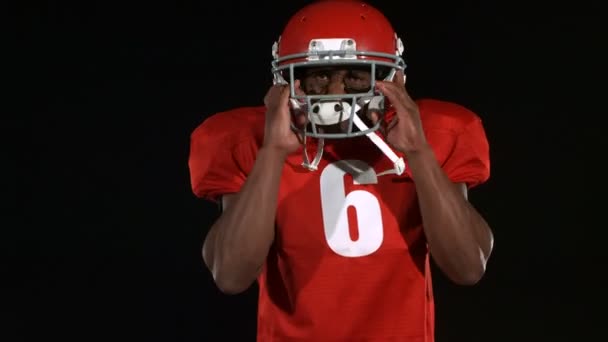 Football player takes of helmet — Stock Video