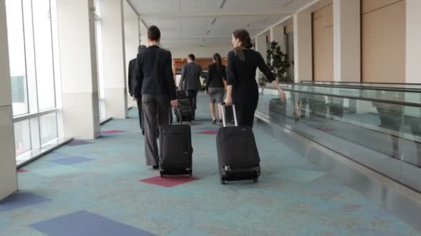 Gente de negocios con equipaje — Vídeos de Stock