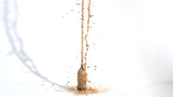 Сода взрывается в замедленной съемке — стоковое видео