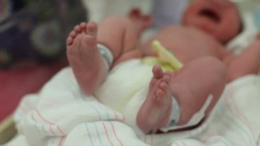 Yeni doğan bebek hastanede.