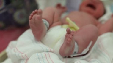 Yeni doğan bebek hastanede.