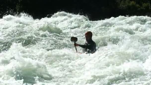 Kayaking in white water — Stock Video