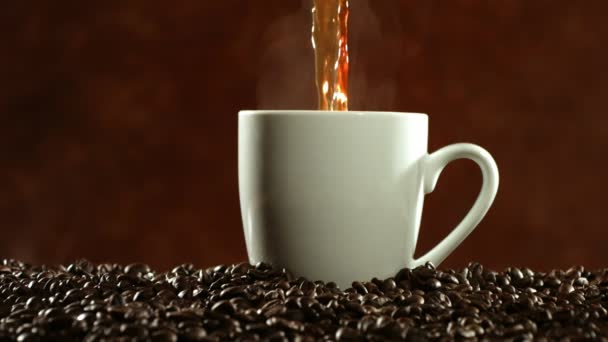 倒在杯中的咖啡 — 图库视频影像